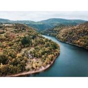 Private Estate with 3 Lake Houses, Sauna &amp; Hot-tub